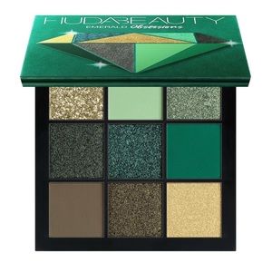 Hula beauty emerald eyeshadow